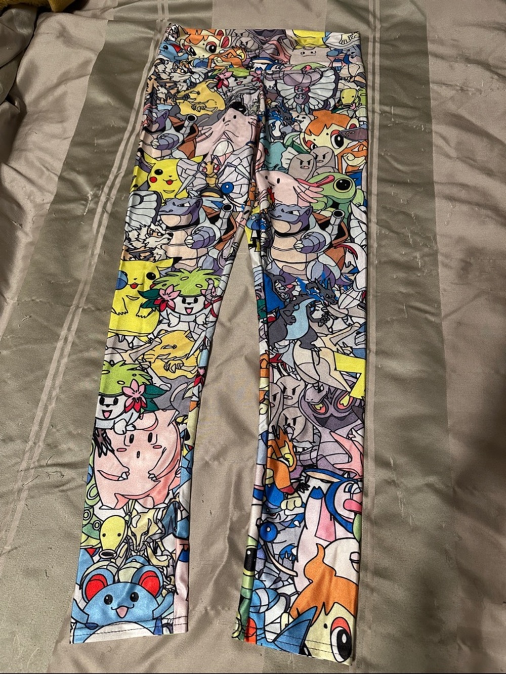 Women’s L Pokémon full length leggings